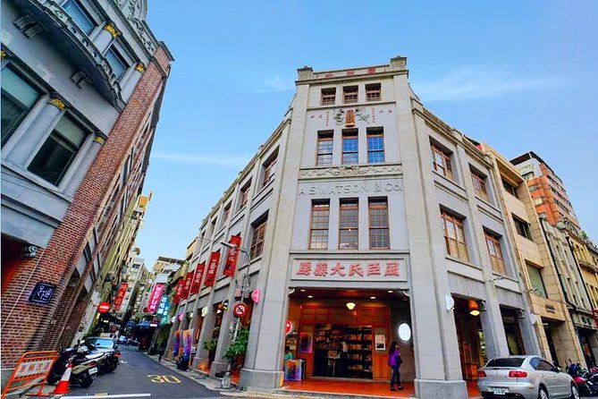 2-Hour Private Dadaocheng Walking Tour - Tea, herbs, and traditional food along Dihua Street