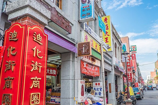 2-Hour Private Dadaocheng Walking Tour - Starting at Beimen Station and walking into Dihua Street