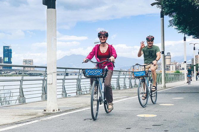 4-Hour Morning Cycling City Tour (incl. breakfast) - Wenchang Temple and Shuanglian Market