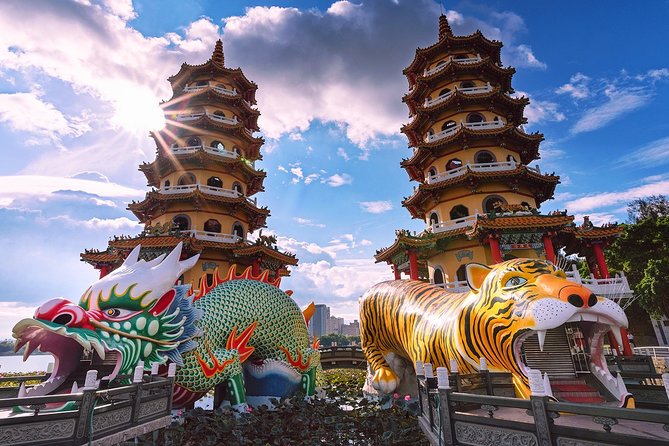 5-Day Round Taiwan Charter Car Tour - Day 1: Sun Moon Lake temples and mountain views