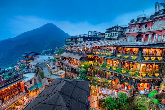 7-Hour Jiufen Night View, Shifen Waterfall & Raohe Market Tour - Shifen Waterfall: a short walk with a big payoff