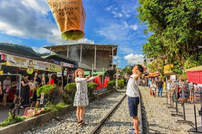 7-Hour Join tour - Jiufen Village & Shifen Town - Shifen Old Street beside the active railway
