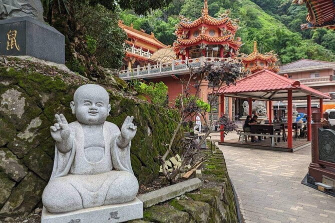 Alishan Join In Day Tour from Taichung (Incl. Park Entrance) - What the walk is really like