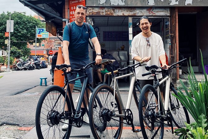 Best E-bike Cycling Tour in Taipei - Includes Local Food & Drinks - Taiwanese breakfast at 永和豆漿