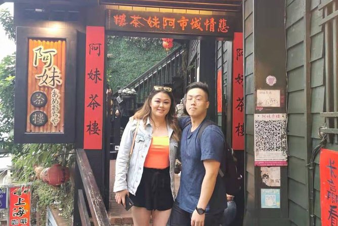 Charlie's Chartered-Private Tour Guide - Shifen Old Street and waterfall stops