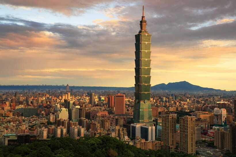 From Keelung: Private Taipei City Landmarks Shore Excursion - Chiang Kai-shek Memorial Hall and the 89 steps