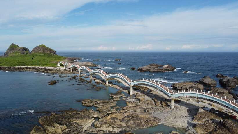 From Taipei: 5-Day Best of Round Taiwan Island Tour - The train to Yilan breaks up the road travel