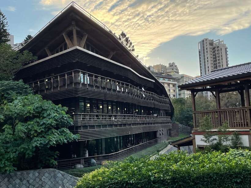 From Taipei: Beitou and Yangmingshan National Park Day Tour - Xiaoyoukeng brings the volcano close