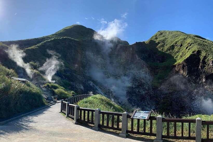 From Taipei: Beitou & Yangmingshan Private Day Tour - Thermal Valley: steam, sulfur, and a strong first impression