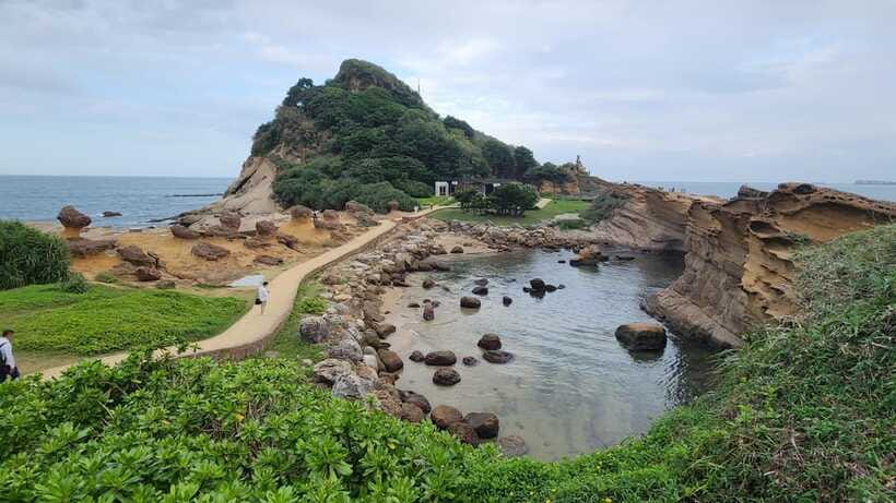From Taipei: Best of Taiwan 9-Day Trip with Accommodation - Day 5: East Coast rock formations from Xiaoyeliu to Fanshuliao