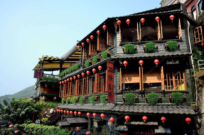 From Taipei: Full-Day Trip to Jiufen, Yehliu, Shifen & More - Yehliu Geopark and the coast shaped by time