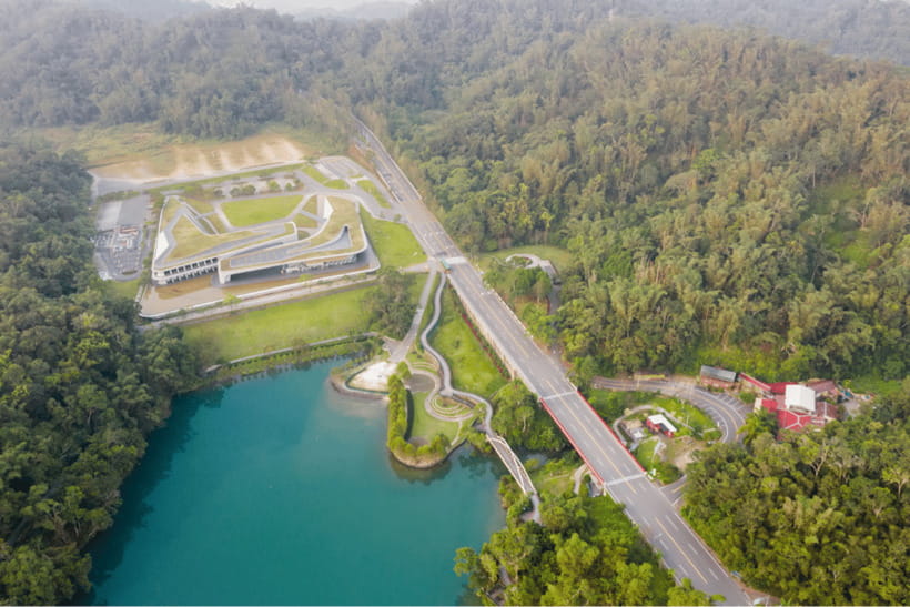 From Taipei: Nantou and Sun Moon Lake View Day Tour - Ita Thao Pier Plaza and local food