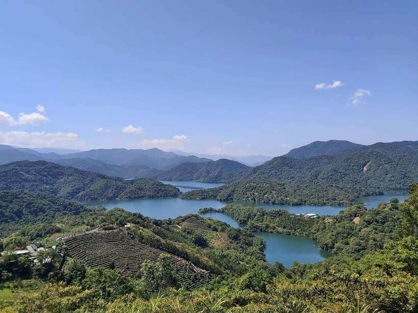 From Taipei: Pinglin Tea Culture and Maokong Guided Day Tour - Riding the Maokong Gondola above southern Taipei