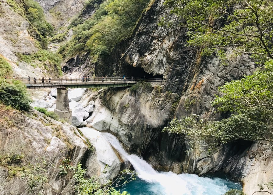 From Taipei: Taroko Gorge Private Tour - Cimu Bridge and its unusual stone details