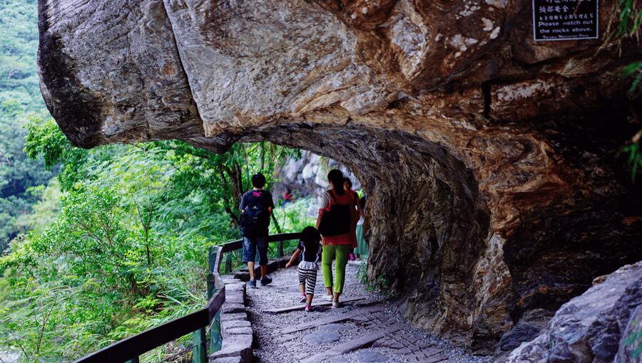 From Taipei: Taroko Gorge Private Tour - Entering Taroko through the famous archway