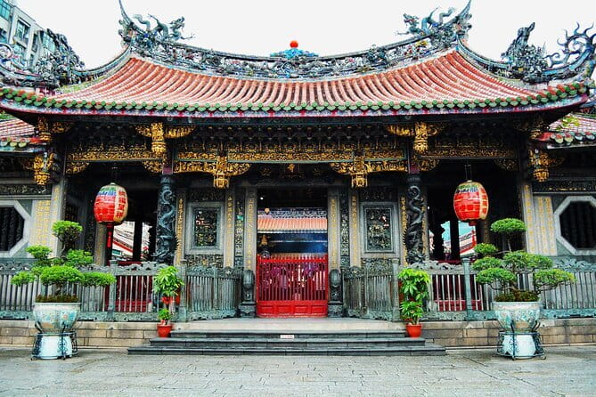Full Day Private History Tour in Taipei City - One hour at the Presidential Office Building