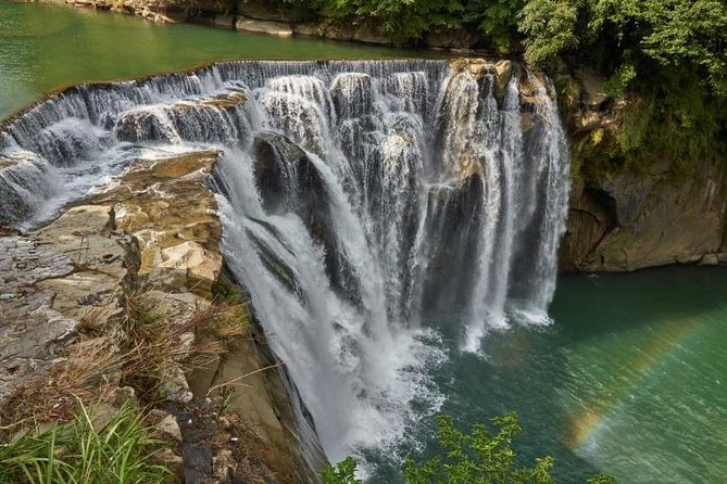 Half Day Private Tour to Jiufen, Shifen Waterfall & Pingxi Sky Lantern - Golden Waterfall is quick, photogenic, and weather-dependent