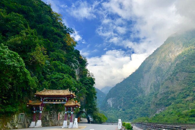 Hualien Taroko Day Tour From Ximending - Buluowan Terrace and the Moonlight Suspension Bridge area