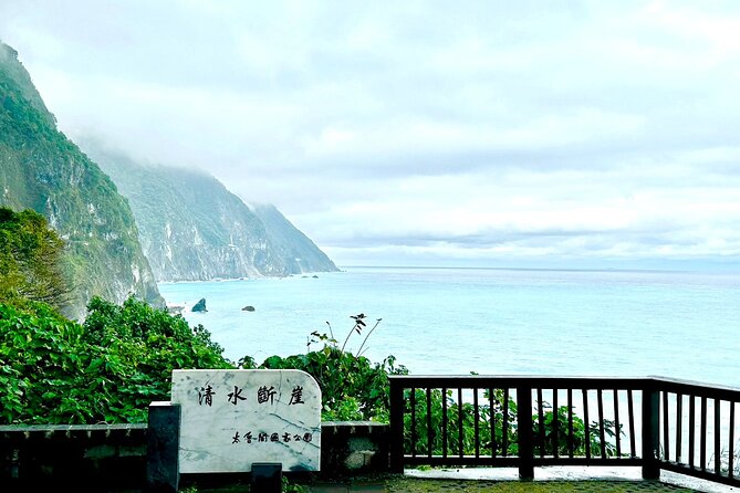 Hualien Taroko Day Tour From Ximending - Qingshui Cliff gives the coast its turn