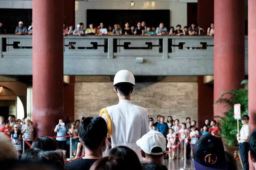 Iconic Food Tour: Local Street Food, Drinks & Sites - Starting at Yongchun Station and Entering Local Taipei