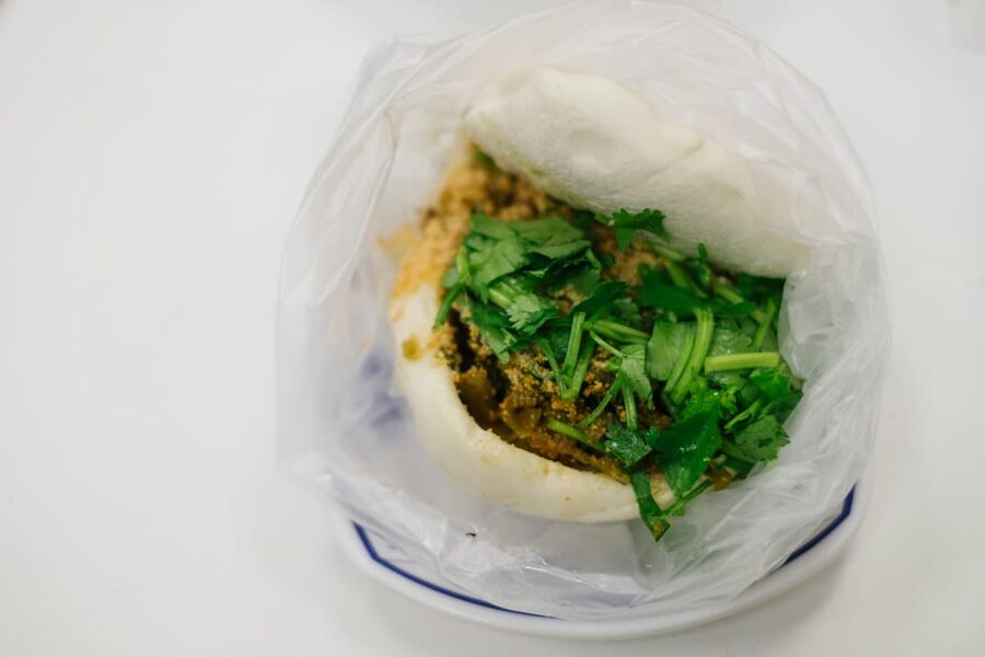 Iconic Food Tour: Local Street Food, Drinks & Sites - Facing Stinky Tofu Without Pressure