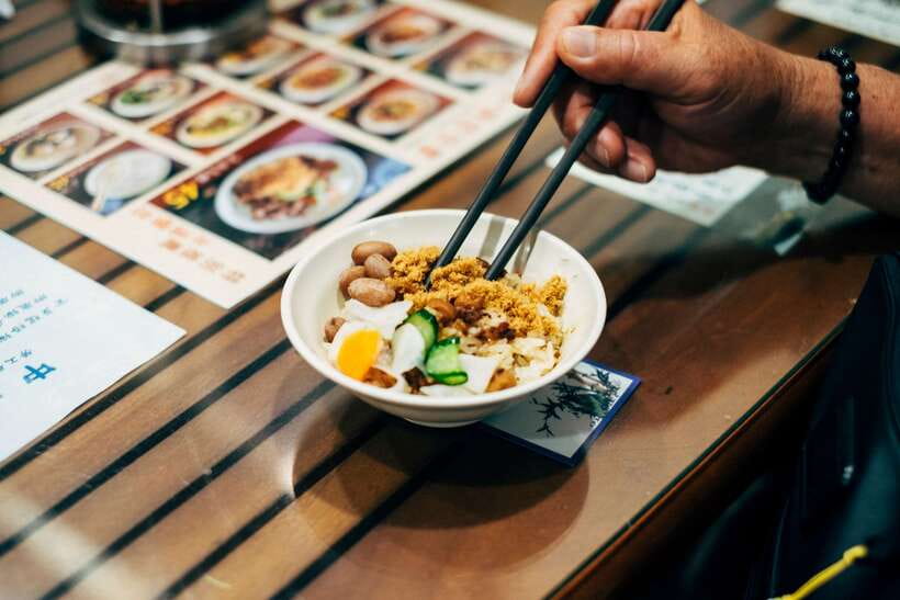 Iconic Food Tour: Local Street Food, Drinks & Sites - Sun Yat Sen Memorial Hall and the Taipei 101 View