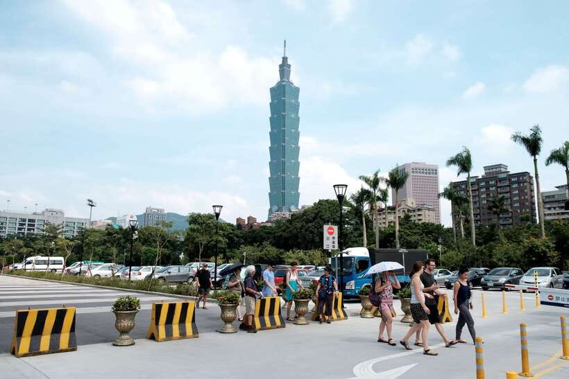 Iconic Food Tour: Local Street Food, Drinks & Sites - Finishing With a Taiwanese Cold Treat