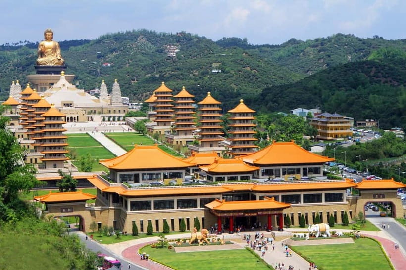 Kaohsiung: Private City Tour with Fo Guang Shan Museum - Why this private Kaohsiung day works