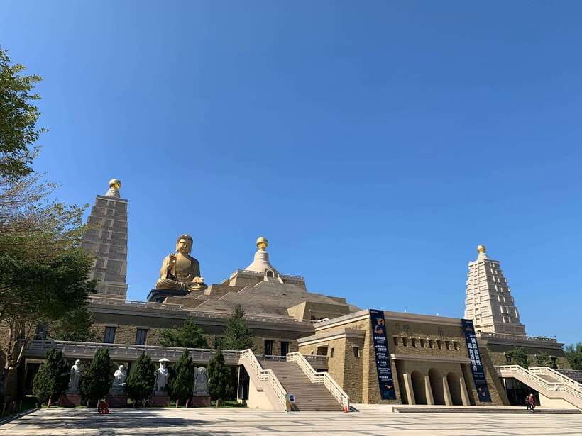 Kaohsiung: Private City Tour with Fo Guang Shan Museum - Kaohsiung Museum of Fine Arts: a quieter final stop