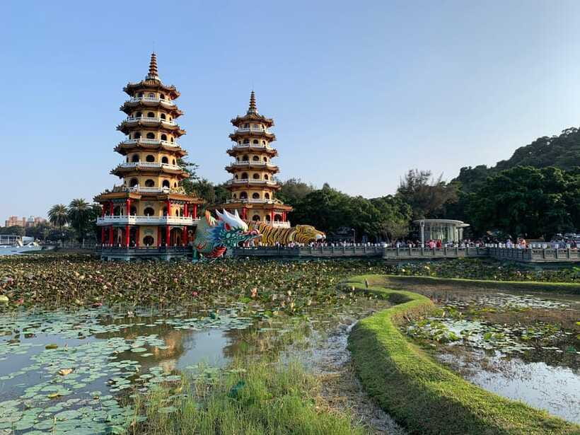 Kaohsiung: Private City Tour with Fo Guang Shan Museum - Love River and the stops that need clarification