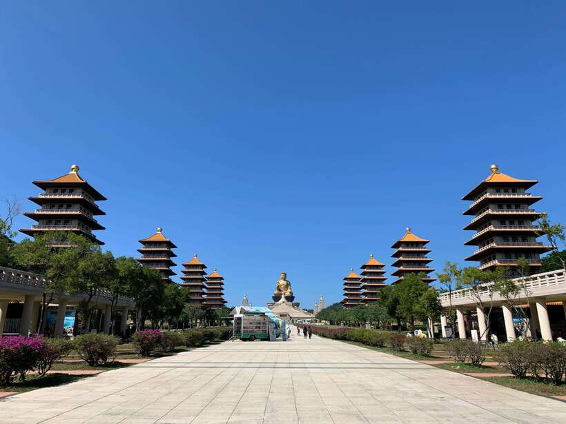 Kaohsiung: Private City Tour with Fo Guang Shan Museum - Fo Guang Shan Buddha Museum: give the first stop your energy
