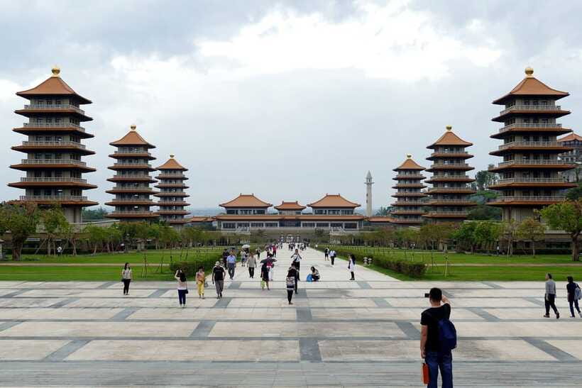 Kaohsiung: Private Walking Tour with a Local - Food, street art, stories, and scenic views