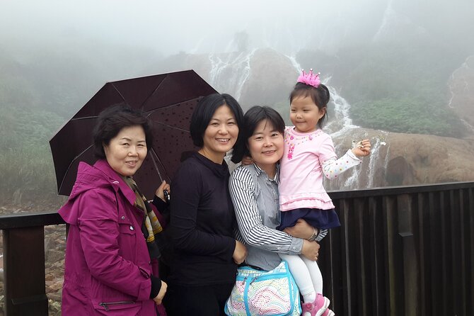Keelung port pick up day tour ( private group) - Shifen Waterfall requires a short walk