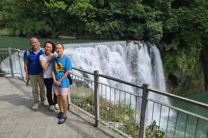 Keelung Port Shore Private Customized Tour - Chiang Kai-shek Memorial Hall: the easy free Taipei stop