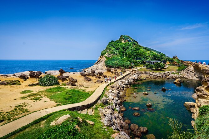 Keelung Shore Excursion: Yehliu Geopark, Jiufen, Houton Cat Village Private Tour - Why this northern Taiwan route works so well