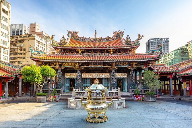 Keelung Shore Excursions: Private 6-Hour Taipei City Adventure! - Longshan Temple brings the city’s spiritual life into view