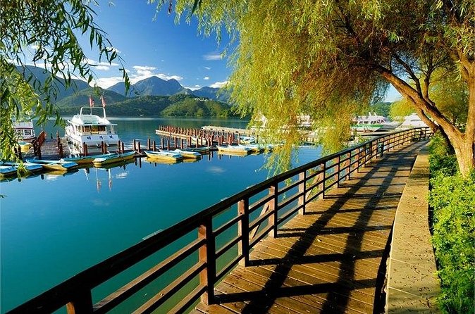Nantou Day Tour: Sun Moon Lake & Ita Thao Pier from Taipei - Xiangshan Visitor Center and its local exhibits