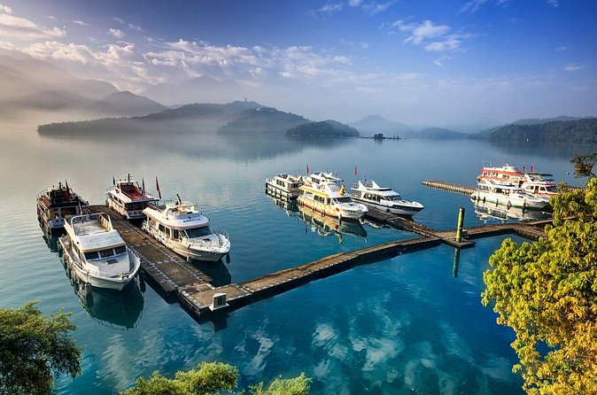 Nantou Day Tour: Sun Moon Lake & Ita Thao Pier from Taipei - What the guides add to the experience