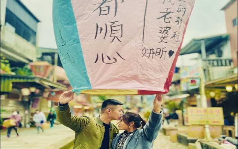 New Taipei: Pingxi Sky Lantern Festival Experience in Shifen - Writing your wishes on paper