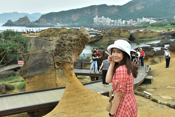 Northern Taiwan Private Adventure: Yehliu, Jiufen, & Pingxi - Shifen Waterfall: Forty Minutes of Forest and Mist