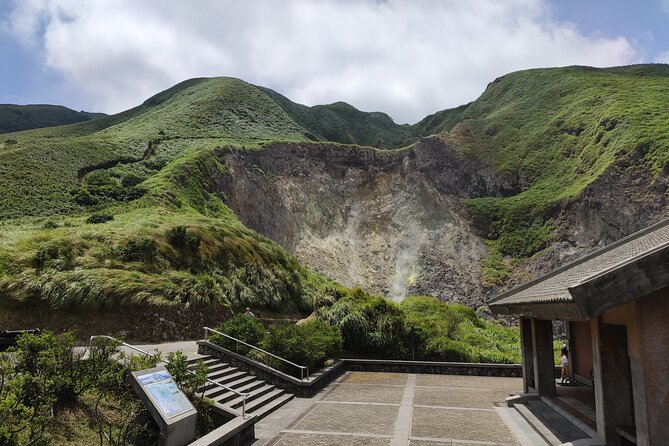 One Day Hike around Taipei's Yangmingshan National Park - Qixingshan Mountain: The Hardest Part of the Day