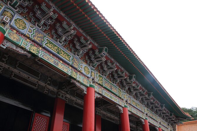 One-Day Historical and Heritage Tour in Taipei - A quiet pause at National Revolutionary Martyrs’ Shrine