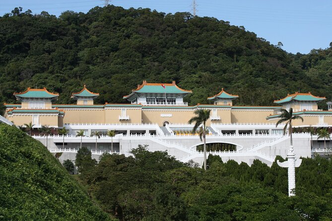 One-Day Historical and Heritage Tour in Taipei - Two hours inside the National Palace Museum