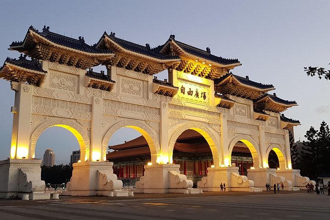 One-day private chartered car tour in Taipei: Yehliu, Jiufen, Pingxi, North Coast popular attractions with chartered car, professional Chinese/English driver - What your driver can add to the day