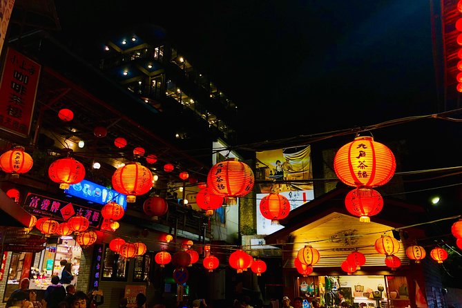 One-day private chartered car tour in Taipei: Yehliu, Jiufen, Pingxi, North Coast popular attractions with chartered car, professional Chinese/English driver - Who will get the most from this outing