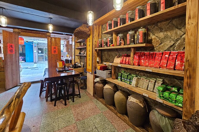Pinglin Tea Culture & Maokong Day Tour from Taipei - Pinglin Tea Museum and a Hokkien courtyard