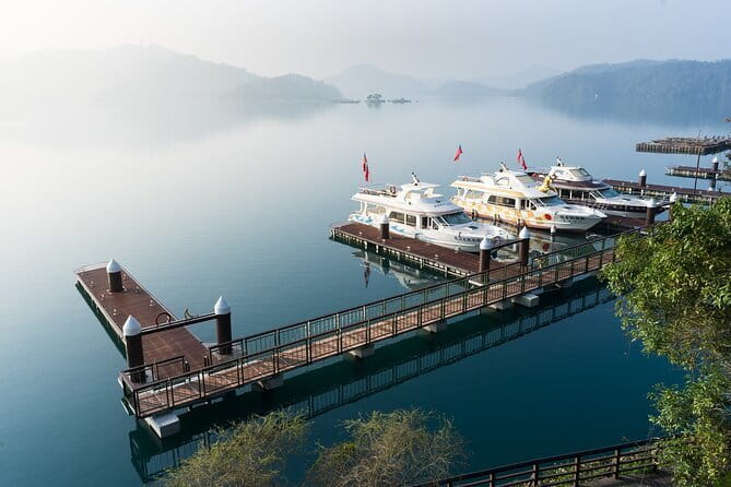 Private 9-Hour Sun Moon Lake Leisure Tour from Taichung (台中)! - First look at Sun Moon Lake