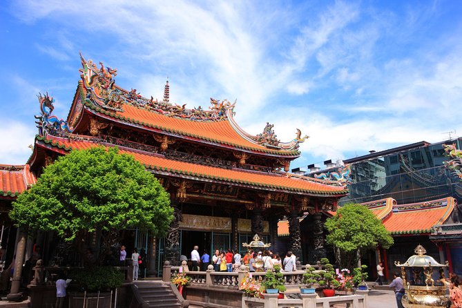 Private Car: 8 Hour Highly Customized Taipei City Exploration! - What your guide adds to the experience