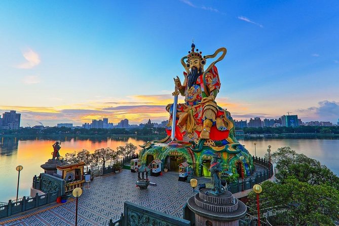 Private Classic Kaohsiung Day Tour - Xiziwan and the sunset over the ocean