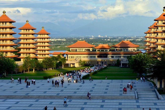Private Classic Kaohsiung Day Tour - Guides, communication, and the private feel
